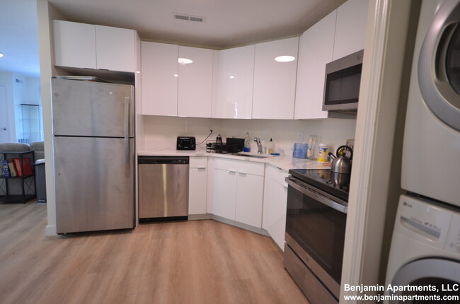 15 Webster Ave, Unit 507 in Somerville, MA - Foto de edificio - Building Photo