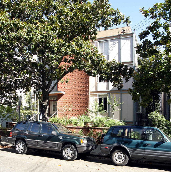 2508 Hillegass Ave in Berkeley, CA - Foto de edificio - Building Photo