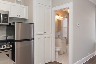 817 W Lakeside Pl in Chicago, IL - Building Photo - Building Photo