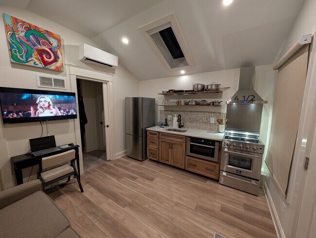 4 Dixie Trail in Raleigh, NC - Building Photo - Building Photo