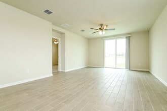 13907 Richland Gulf Cir in Parrish, FL - Building Photo - Building Photo