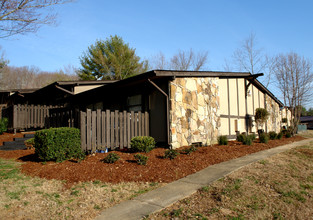 Adkisson Village in Cleveland, TN - Foto de edificio - Building Photo