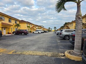 7520 W 20th Ave in Hialeah, FL - Building Photo - Building Photo