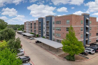 Republic at Alamo Heights in San Antonio, TX - Foto de edificio - Building Photo
