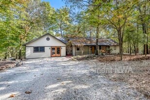 8984 Falls Hollow Rd in Rogers, AR - Building Photo