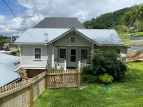 121 Jackson St in Sylva, NC - Building Photo - Building Photo
