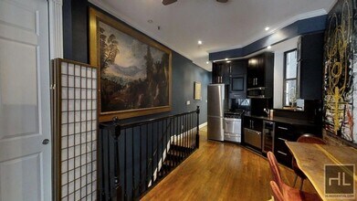 Mott Street, Unit 4 in New York, NY - Building Photo - Building Photo