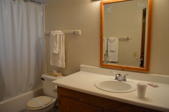 237 E White Mountain Blvd in Pinetop, AZ - Foto de edificio - Building Photo