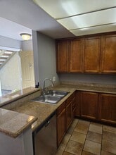 432 Edgehill Ln in Oceanside, CA - Building Photo - Building Photo