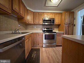 306 Cherry Ct in Herndon, VA - Building Photo - Building Photo