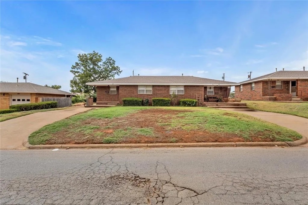 611 N Kansas St, Unit 611 N. Kansas in Weatherford, OK - Building Photo