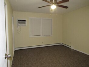 7 Tree Hollow Ln, Unit Guest House in Dix Hills, NY - Foto de edificio - Building Photo