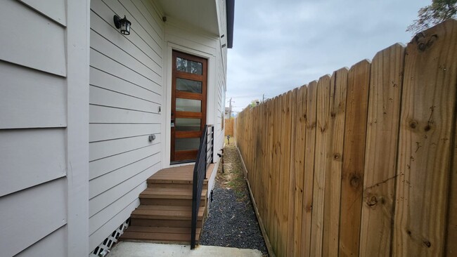 126 Amundsen St in Houston, TX - Building Photo - Building Photo