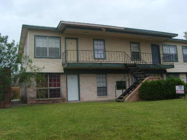 6070 Alpine Cir in Beaumont, TX - Building Photo