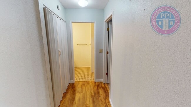 20070 Larkspur Ln in West Linn, OR - Foto de edificio - Building Photo