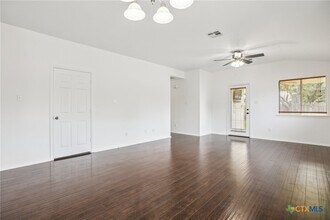 1164 Stone Forest Trail in Round Rock, TX - Foto de edificio - Building Photo