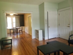 6621 University Dr, Unit ApartmentAcrossWashU in University City, MO - Building Photo - Building Photo