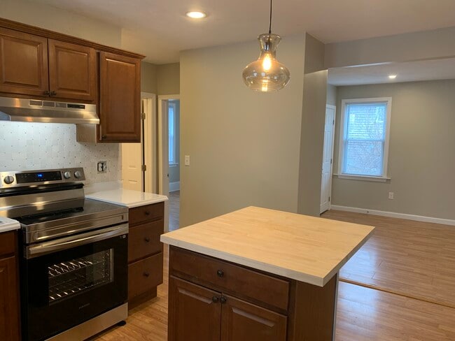 5 Cordage St, Unit 2 in Plymouth, MA - Foto de edificio - Building Photo