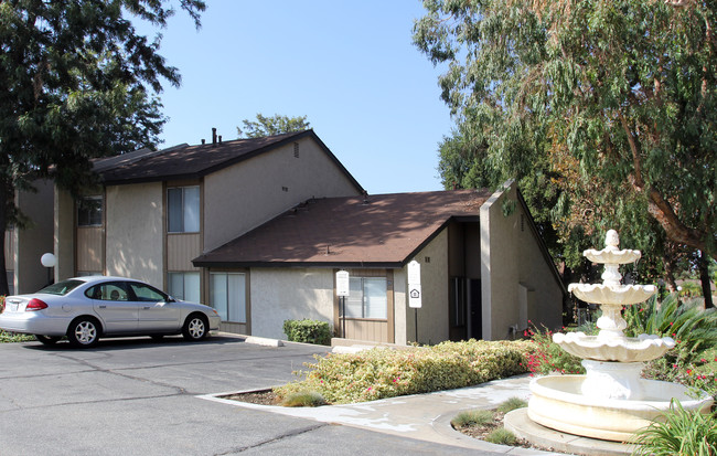 Parkwood Place Apartments in Glendora, CA - Building Photo - Building Photo