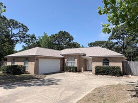 1915 Sunrise Dr in Navarre, FL - Building Photo