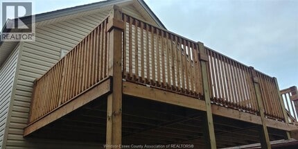 372 Louis Ave in Windsor, ON - Foto de edificio - Building Photo