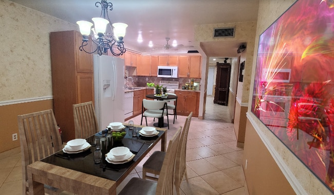 2076 E Bond Dr in West Palm Beach, FL - Building Photo - Building Photo