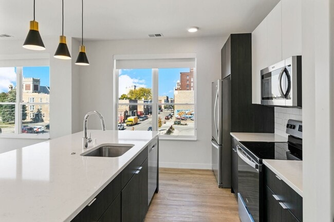 5945 6th Ave in Kenosha, WI - Foto de edificio - Building Photo