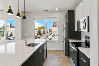 5945 6th Ave in Kenosha, WI - Foto de edificio - Building Photo