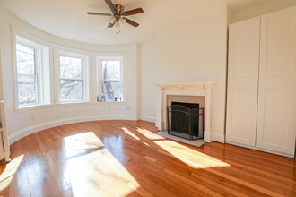 1896 Beacon St, Unit 2 in Brookline, MA - Building Photo - Building Photo