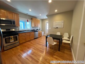 46 Stanley Ave, Unit 2 in Medford, MA - Building Photo