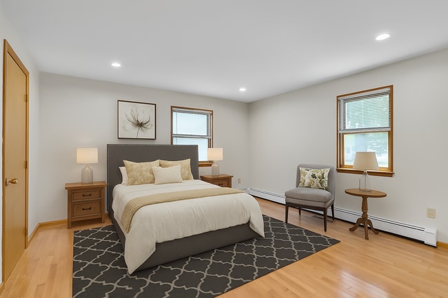 115 Rowe St in Auburndale, MA - Building Photo - Building Photo