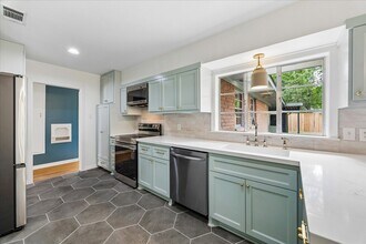 2203 Bron Holly Dr in Houston, TX - Building Photo - Building Photo