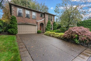 1015 Andrews Rd in Lake Oswego, OR - Foto de edificio - Building Photo