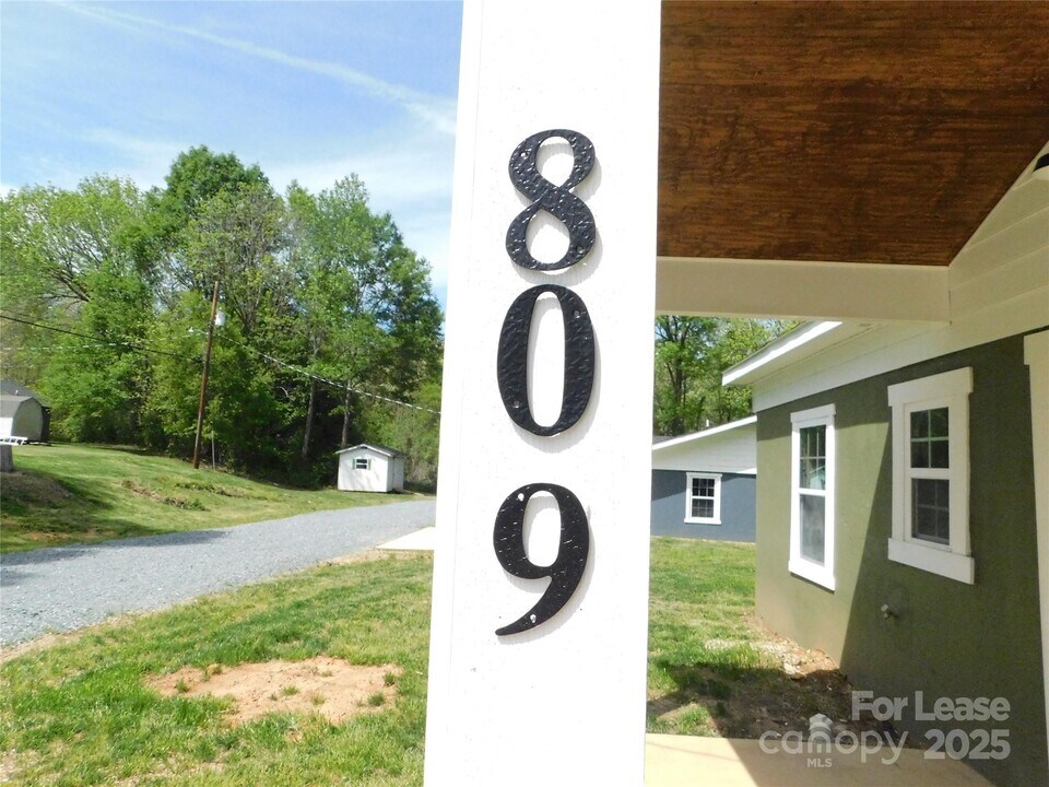 809 Marve St in Gastonia, NC - Building Photo