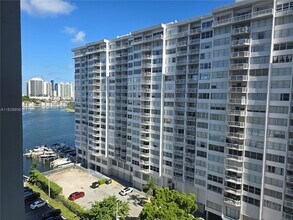 2750 NE 183rd St, Unit 1212 in Aventura, FL - Foto de edificio - Building Photo