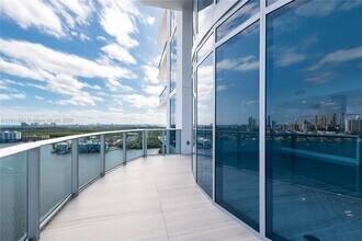 17111 Biscayne Blvd, Unit 2311 in Aventura, FL - Building Photo - Building Photo