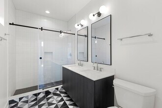 1801 W Grand Ave in Chicago, IL - Building Photo - Building Photo