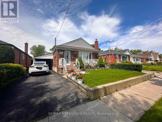 96 Portsdown Rd in Toronto, ON - Building Photo - Building Photo