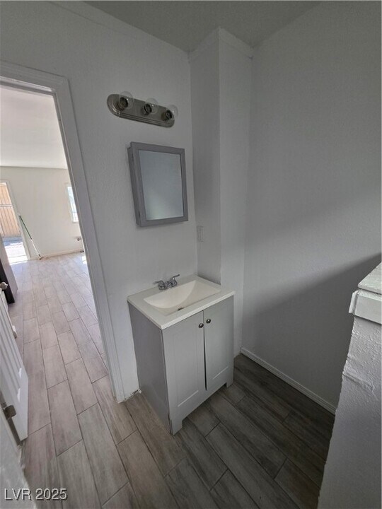 239 W New York Ave in Las Vegas, NV - Building Photo