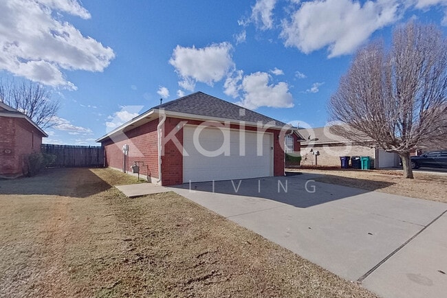 704 SW 161st St in Oklahoma City, OK - Building Photo - Building Photo