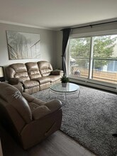 255 Hirst Av W in Parksville, BC - Building Photo - Building Photo