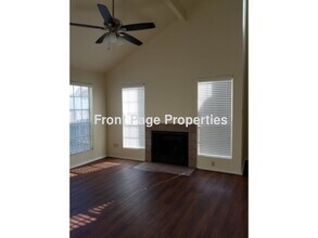 1306 Danbury Square in Austin, TX - Building Photo - Building Photo
