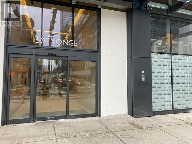 501 Yonge St in Toronto, ON - Building Photo - Building Photo