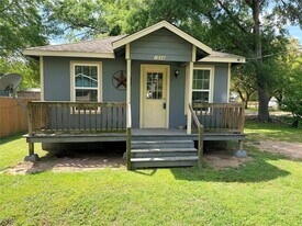 2019 Alliance St in Waller, TX - Building Photo