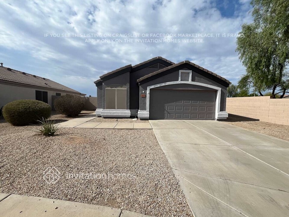 15508 W Port Royale Ln in Surprise, AZ - Building Photo