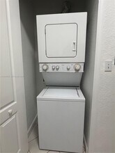 7130 NW 177th St in Hialeah, FL - Building Photo - Building Photo
