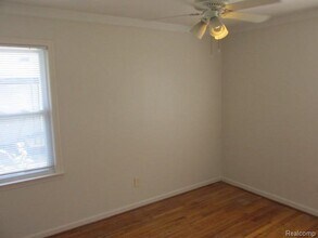 30953 7 Mile in Livonia, MI - Building Photo - Building Photo