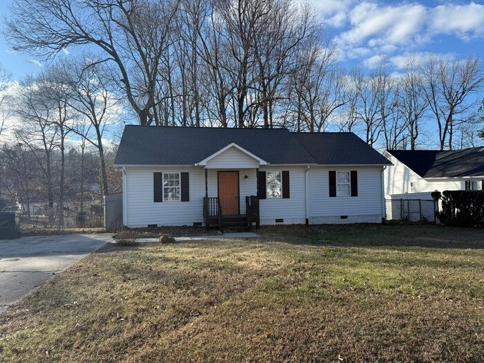 4 Oak Meadow Ln in Thomasville, NC - Building Photo