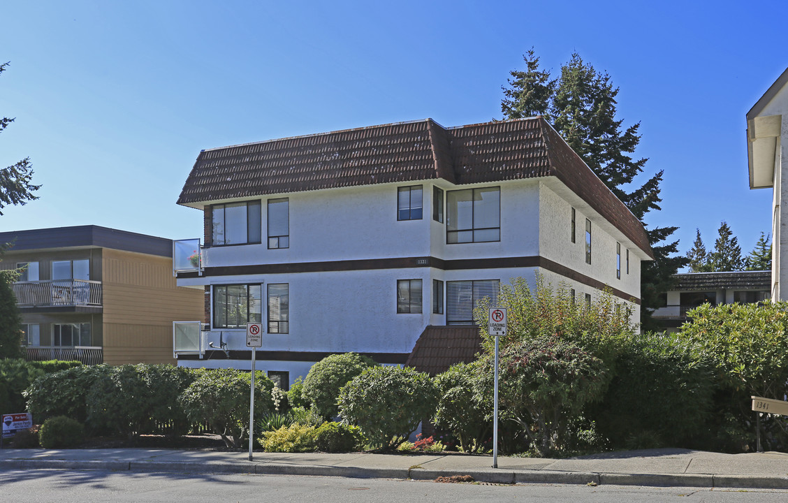 Kent Mayfair in White Rock, BC - Building Photo