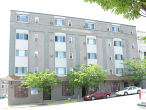 Penn Towers Apartments in Indiana, PA - Foto de edificio - Building Photo